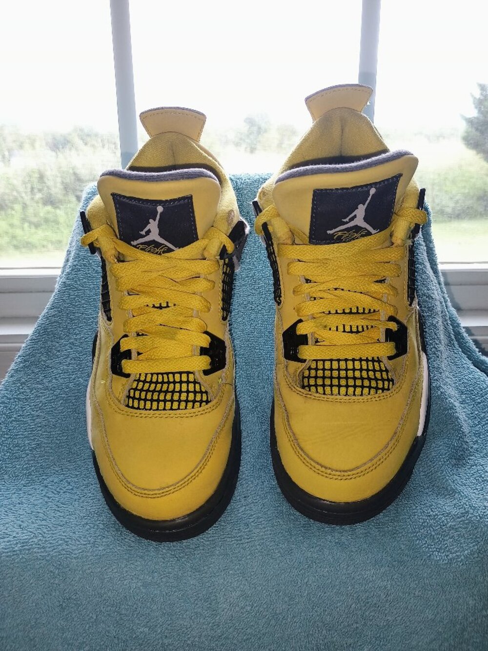 Nike Air Jordan 4 Retro GS "Lightning" - Size 4.5Y (Great Back To School!)